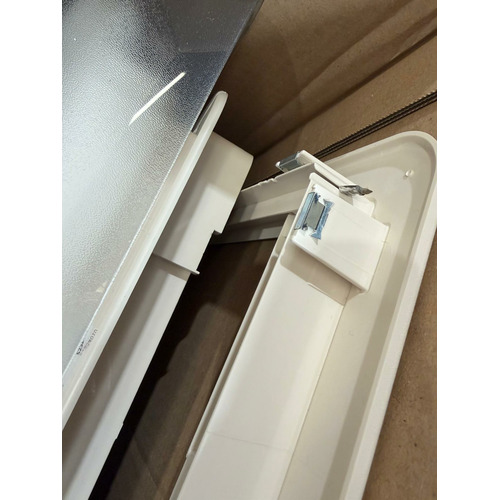 ATTENTION Produit imparfait | Micro Heki 28 x 28 avec ventilation permanente et moustiquaire - DOMETIC