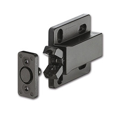 Miniature Loqueteau latch de placard sans poignée N° 0 Miniature Loqueteau latch de placard sans poignée N° 0