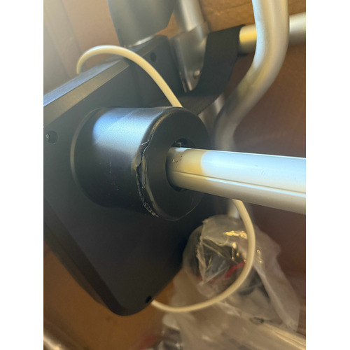 CARRY BIKE MOTORISE LIFT 77 - 2 A 4 VELOS - FIAMMA - ATTENTION PRODUIT NEUF AVEC UN DEFAUT D'ASPECT SUITE A UN SINISTRE TRANSPORT - PRODUIT NEUF JAMAIS UTLISE CARRY BIKE MOTORISE LIFT 77 - 2 A 4 VELOS - FIAMMA - ATTENTION PRODUIT NEUF AVEC UN DEFAUT D'ASPECT SUITE A UN SINISTRE TRANSPORT - PRODUIT NEUF JAMAIS UTLISE
