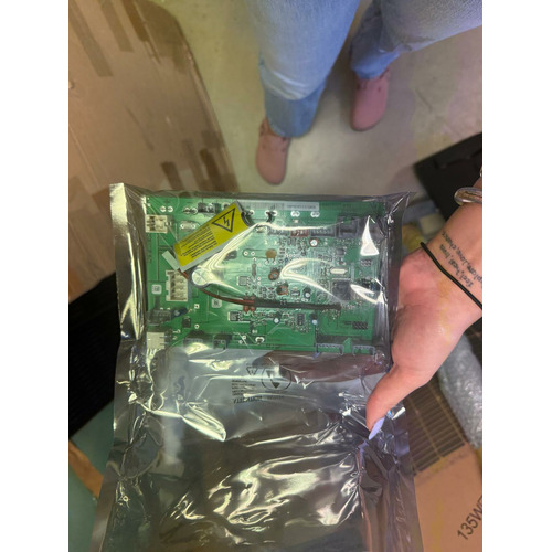 CARTE ELECTRONIQUE COMBI D6/D6E - TRUMA - Attention : produit déjà utilisé – article fonctionnel mais non scellé. CARTE ELECTRONIQUE COMBI D6/D6E - TRUMA - Attention : produit déjà utilisé – article fonctionnel mais non scellé.