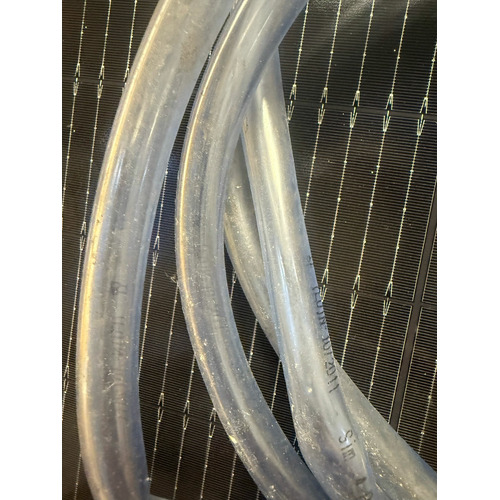 Tuyau eau cristal 10/14 mm - 13 METRES - ATTENTION : produit neuf, jamais utilisé, présentant des salissures d’aspect suite à un incident survenu pendant le transport. Aucun dommage fonctionnel.