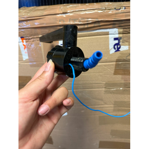 ROBINET ABS NOIR AVEC CONTACTEUR -MANQUE 1 FIL - ATTENTION PRODUIT NEUF AVEC UN DEFAUT D'ASPECT SUITE A UN SINISTRE TRANSPORT - PRODUIT NEUF JAMAIS UTLISE