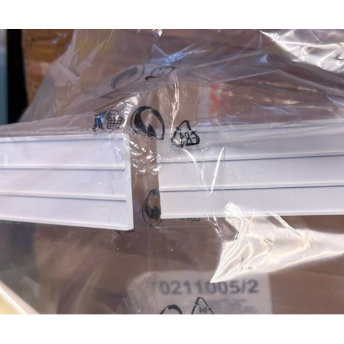 KIT FRAME 40 DUCATO - FIAMMA - ATTENTION PRODUIT NEUF AVEC UN DEFAUT D'ASPECT SUITE A UN SINISTRE TRANSPORT - PRODUIT NEUF JAMAIS UTLISE