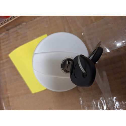 ATTENTION Produit Reconditionné Coupelle de remplissage d'eau noire avec bouchon à clef magnétique blanc - FAP