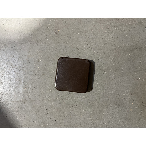 ATTENTION Produit Reconditionné Prise encastrable 220V marron