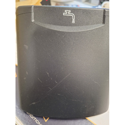 ATTENTION Produit imparfait | Coupelle de remplissage d'eau noire avec bouchon à clef magnétique blanc - FAP